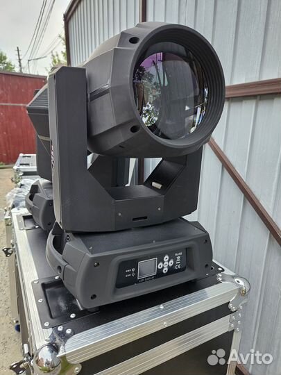 Вращающаяся световая голова Beam 17R 350W