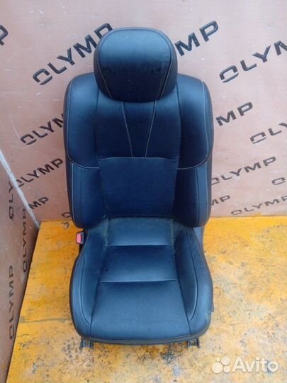 Сидение переднее Toyota Harrier ZSU65 3ZR-FAE 2015
