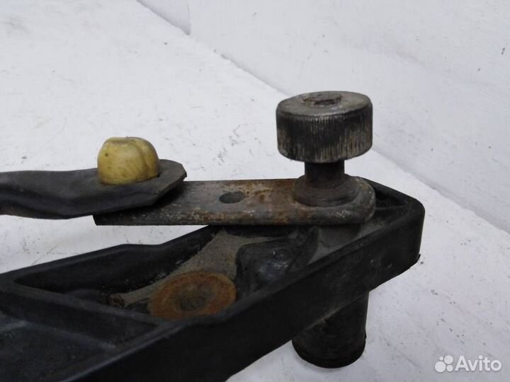 Трапеция стеклоочистителя