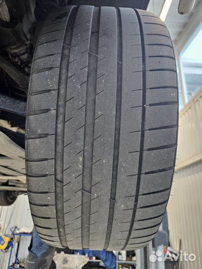 Michelin Pilot Sport 4 245/40 R19 и 275/35 R19 100Y