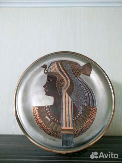 Тарелка медь богиня Нехбет винтаж