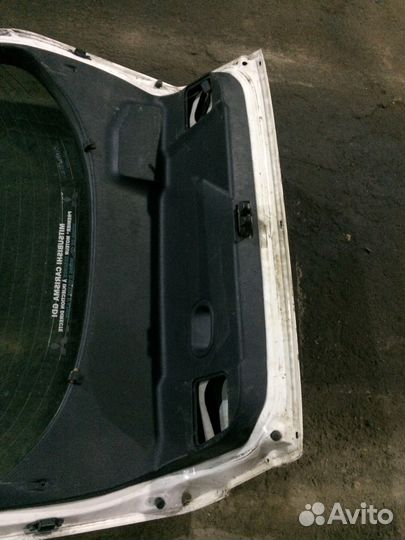 Крышка багажника Mitsubishi Carisma 1999