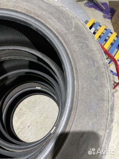 Maxxis UE-103 235/55 R17