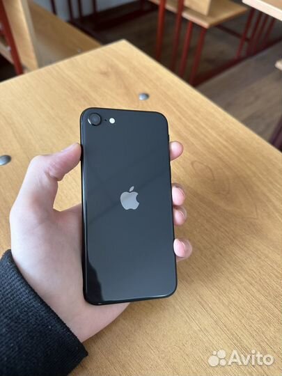 iPhone SE (2022), 64 ГБ