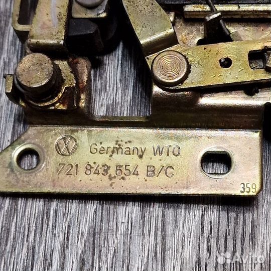 Замок двери сдвижной передней правой VW T4