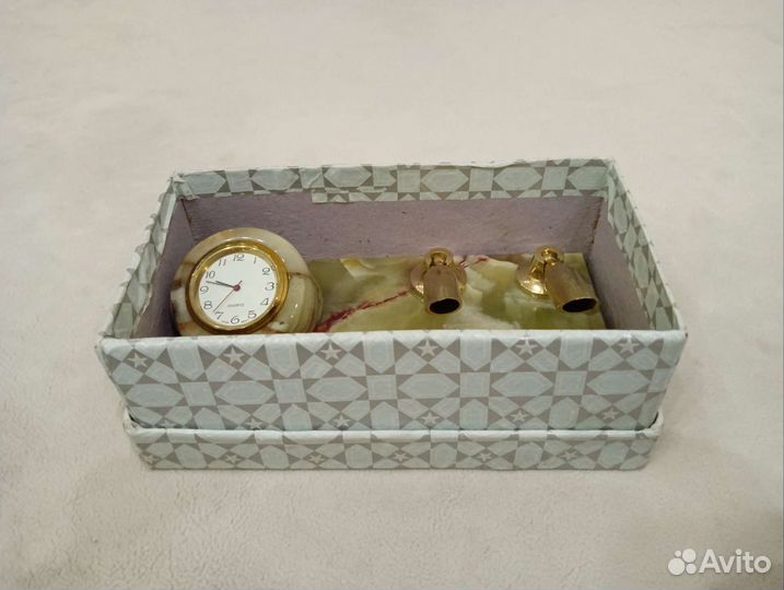 Письменный набор с часами из оникса