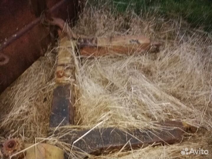 Лопата на т150к