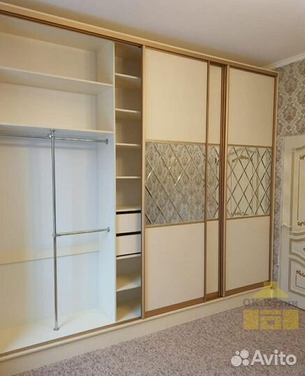 Книжный шкаф