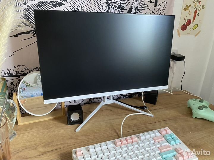 Игровой монитор белый