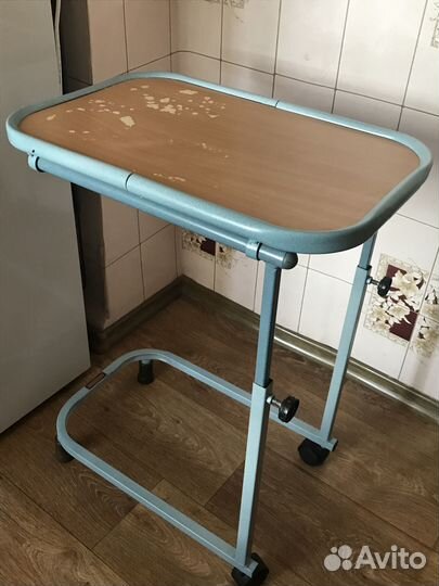 Медицинский прикроватный столик