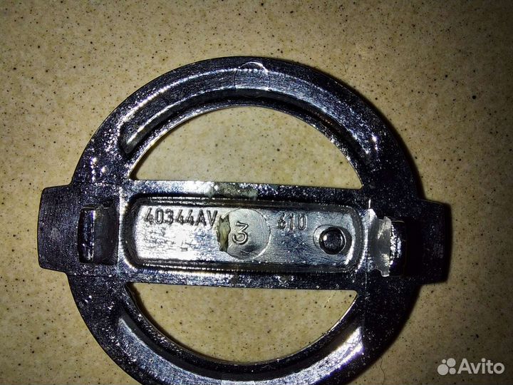 Эмблема Nissan