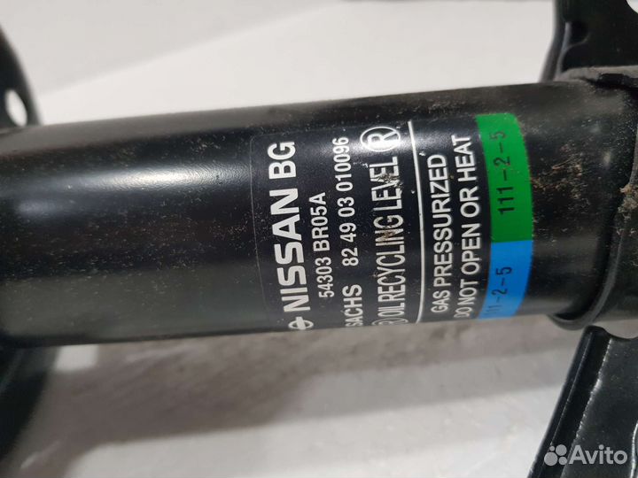 Амортизатор передний левый Nissan