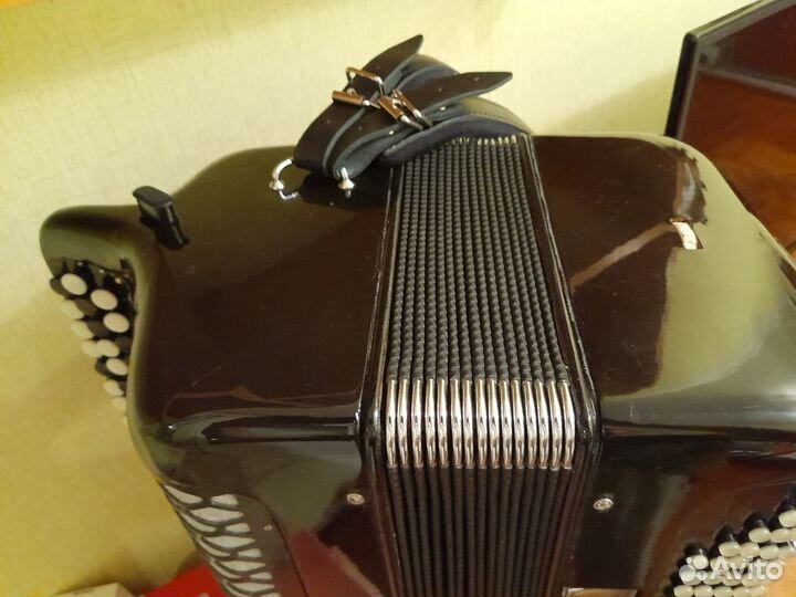 Готово-выборный цельнопланочный 4-х голосый баян