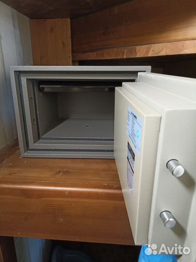 Огнестойкий сейф Valberg FRS-32