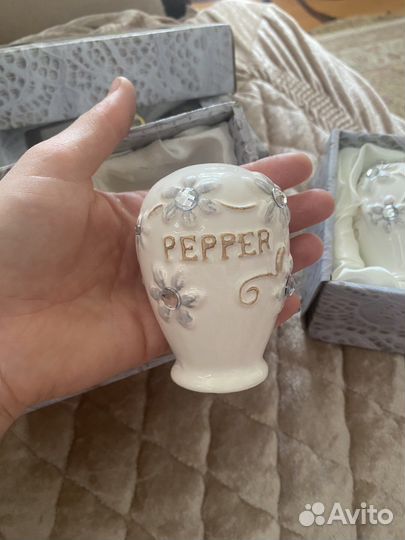 Солонка и перечница фарфор