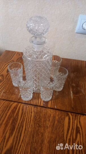 Графин с рюмками,стеклянные стаканы