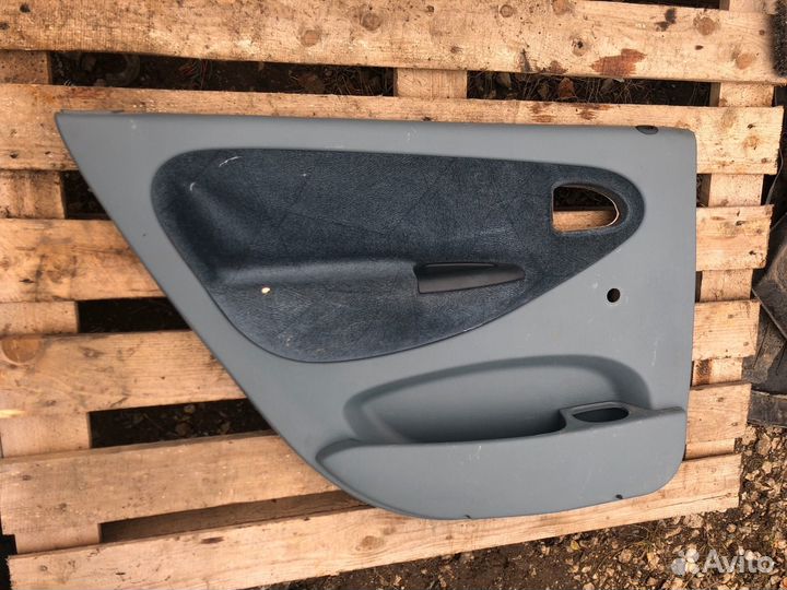 Обшивка двери задняя левая Renault Scenic минивэн