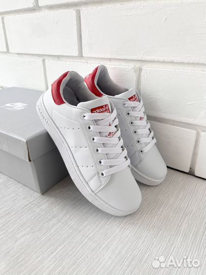 Новые кроссовки Adidas Stan Smith