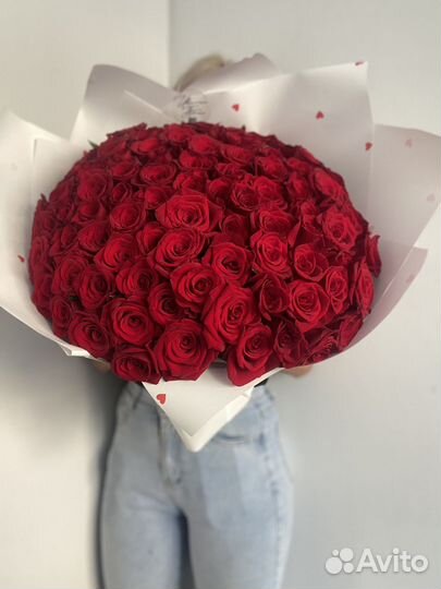 101 красная роза в упаковке