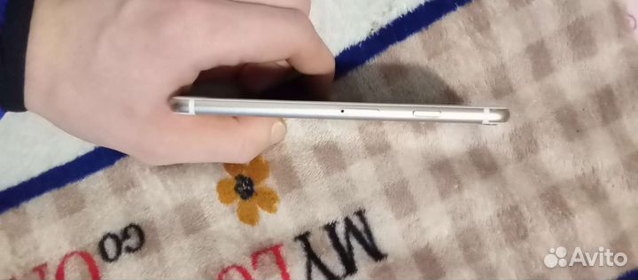 Телефон iPhone 6s