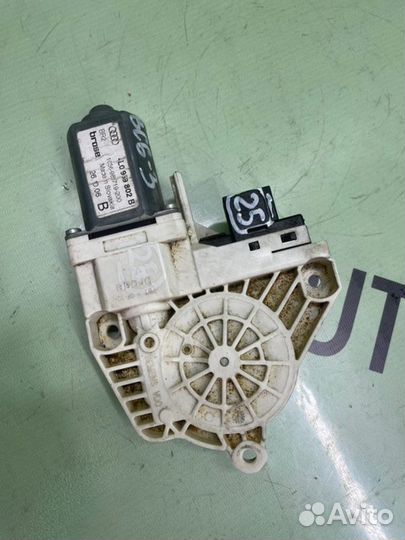 Моторчик стеклоподъемника правый Audi Q7 4L 3.0L