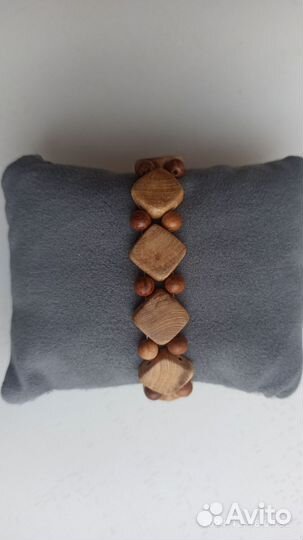 Браслеты из натуральных камней и бисера