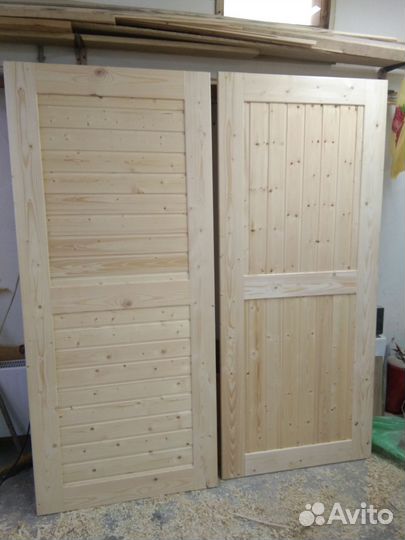 Дверь утеплённая деревянная