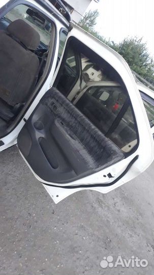 Дверь правая задняя nissan r nessa