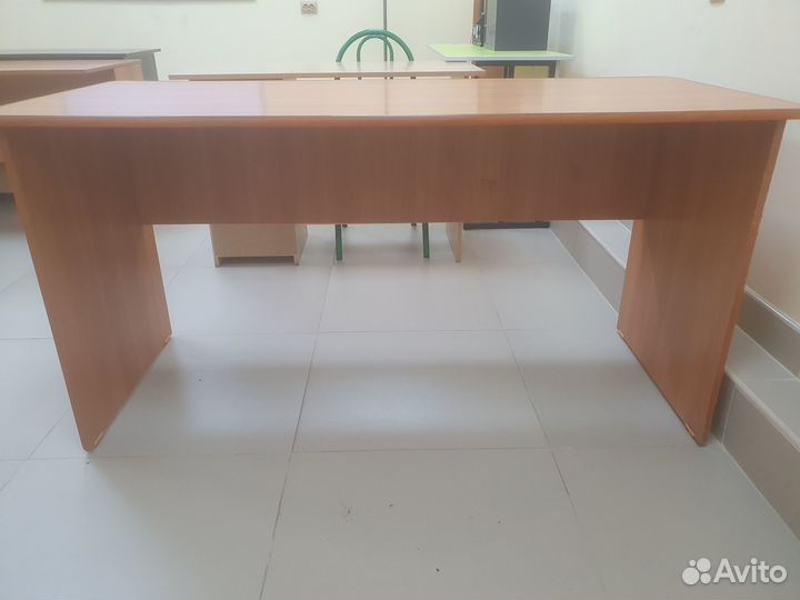 Стол и стулья