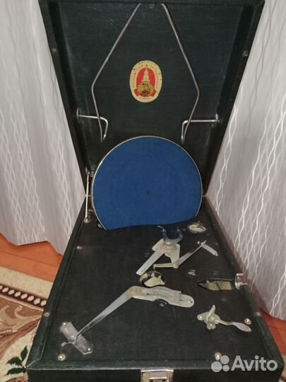 Корпус патефона с фурнитурой