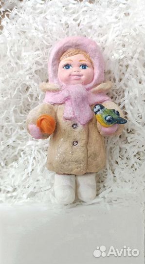 Девочка с птичкой