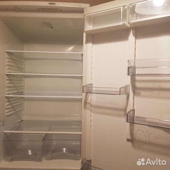 Холодильник Атлант двухкомпрессорный на запчасти
