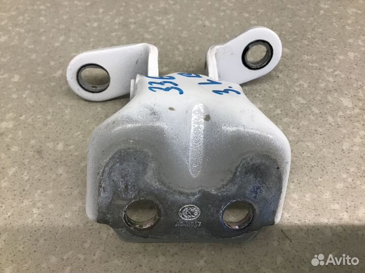 Петля двери задней левой верхняя Hyundai Santa Fe