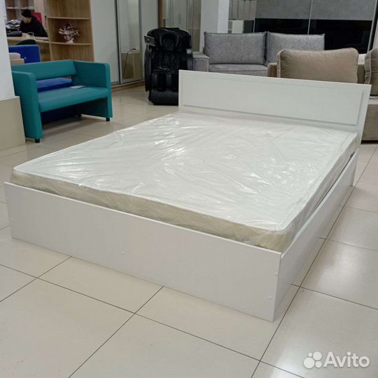 Кровать