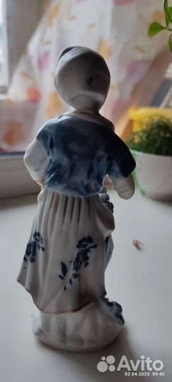 Статуэтка Девушка с фруктами. Европа