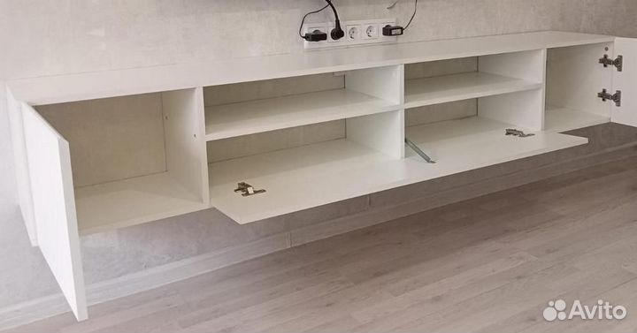 Тумба под тв подвесная на ножках белая - 2001 мм