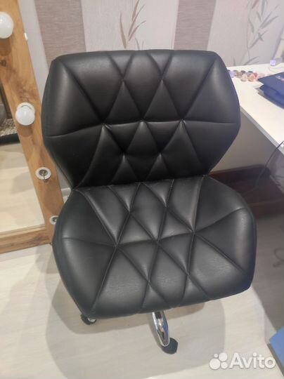 Стул ракушка для мастера или клиента