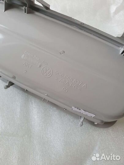 Очечник (полка) volkswagen jetta 2017