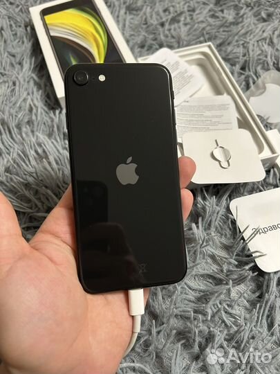 iPhone SE, 64 ГБ