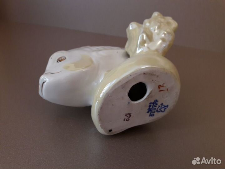 Фарфоровая статуэтка 