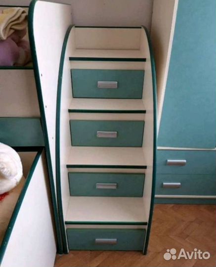 Двухъярусная кровать