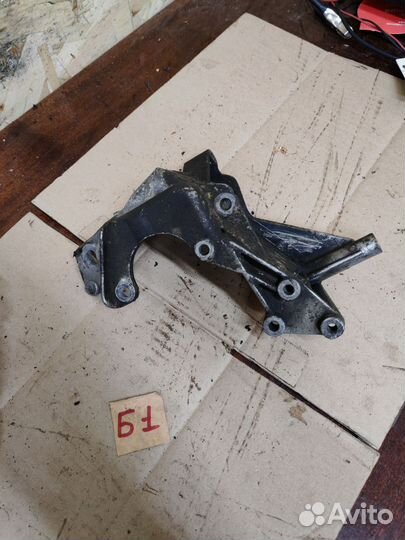 Кронштейн насоса гура Ауди 100 C4 2.3