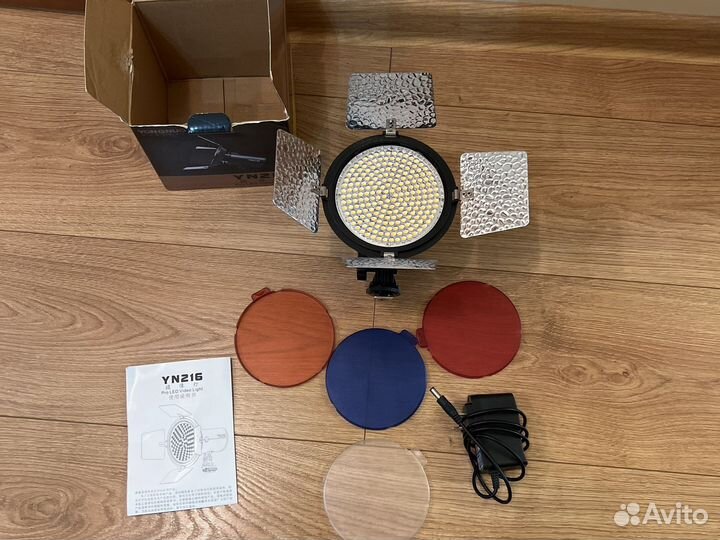 Накамерный свет YongNuo YN216