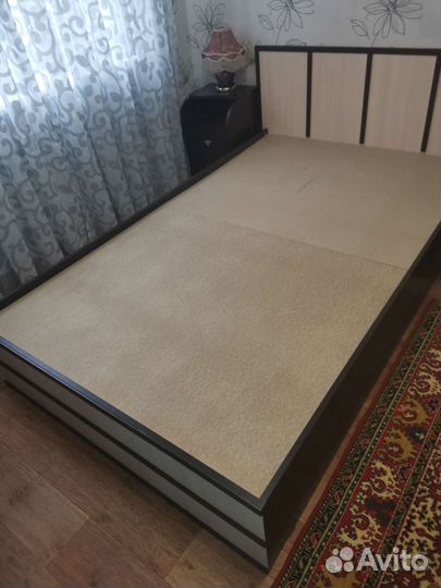 Кровать