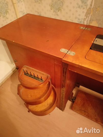 Машина швейная ножная