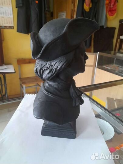 Брозовая статуэтка Петра 1