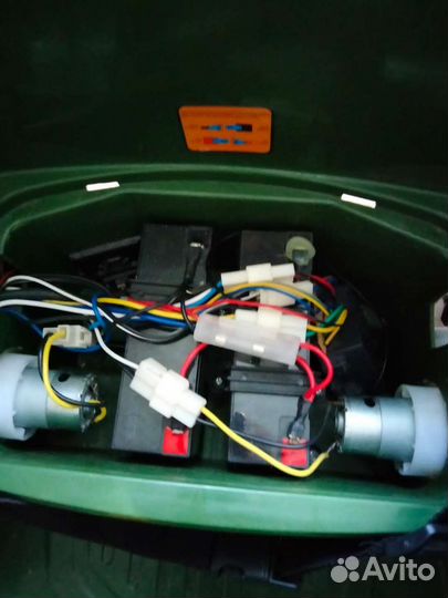 Детская машина электромобиль