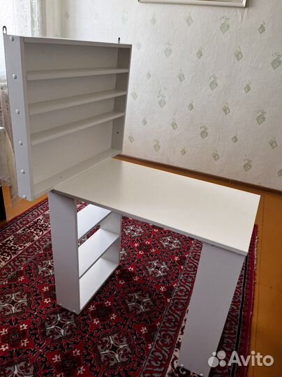 Маникюрный стол