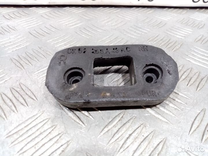 Б/У Уплотнитель ограничителя двери передней#001