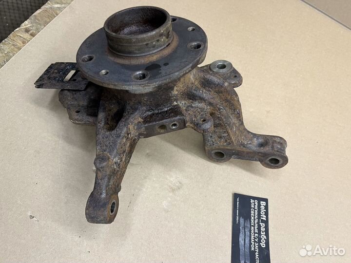 Кулак передний левый Меган 3 Флюенс Рено